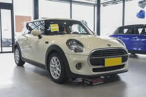 女生开的车十万左右