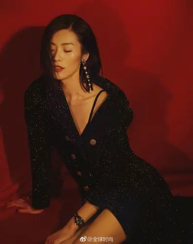 时尚明星刘雯一出手就能随意凹成大片 ,大表姐的气质,是你最爱的吗?