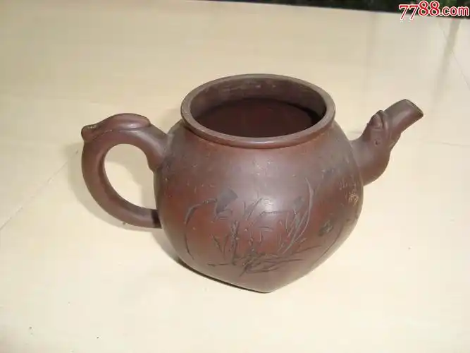 钱华芳老紫砂壶高8厘米从把手到把嘴15厘米没有盖