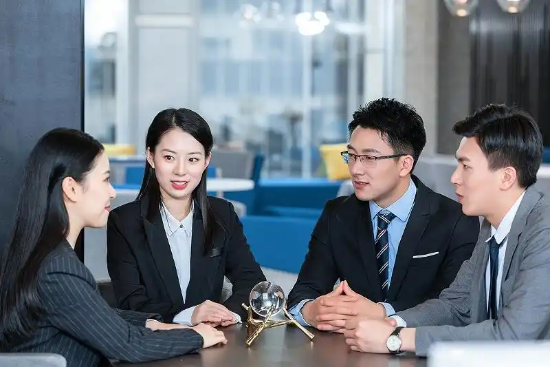 礼仪培训师讲述如何在商务交流中营造良好的第一印象