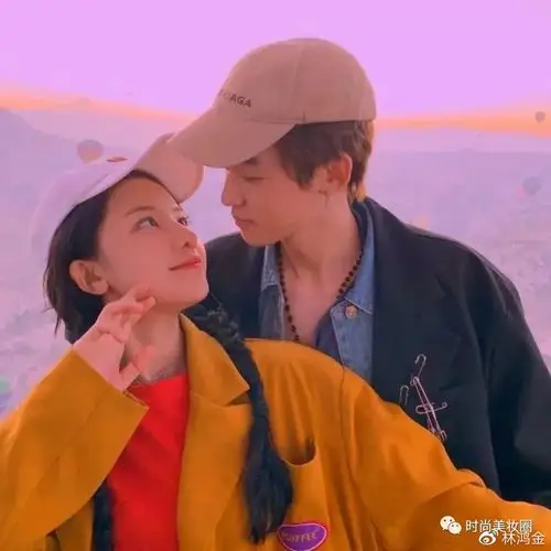 2021抖音最火的情侣头像一人一半情侣专用