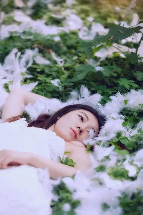 唯美意境非主流忧伤白裙女孩户外小清新写真(一)