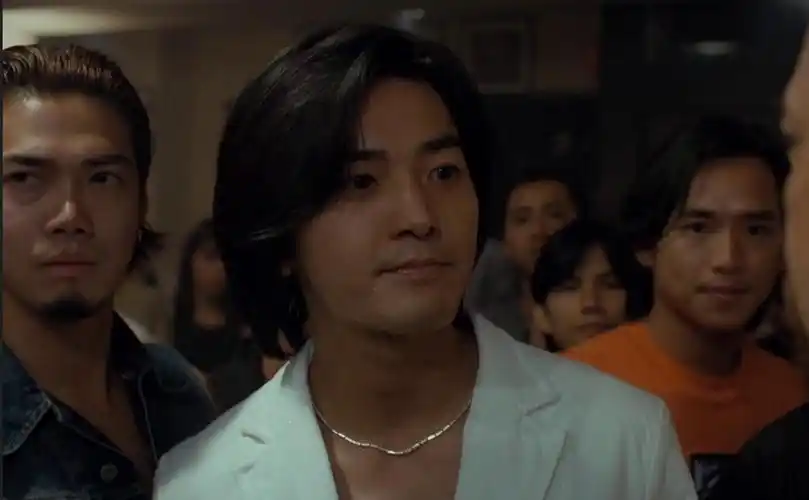 凭着"陈浩南"一角,郑伊健一战封神,此后趁热打铁在1997年几乎是汇集了