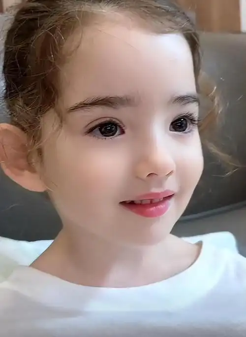 百万粉丝黄允知,最大底气是爸爸的爱|黄明|艾莎|开心|母爱_网易订阅