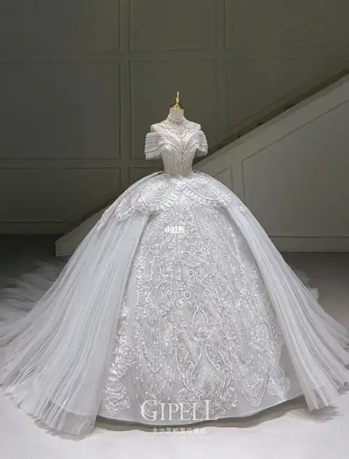 异型拖尾嘎嘎重工白纱保定婚纱