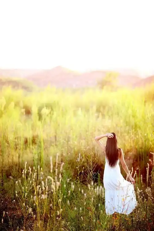 8张唯美女生背影意境图片