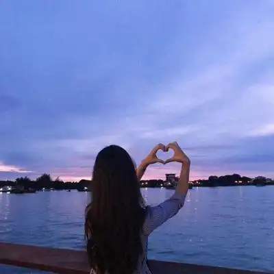 海边唯美气质女生头像