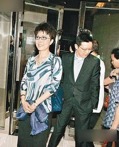 她24岁堕胎离婚50岁宣布出柜,人生堪比一场大戏_网易订阅