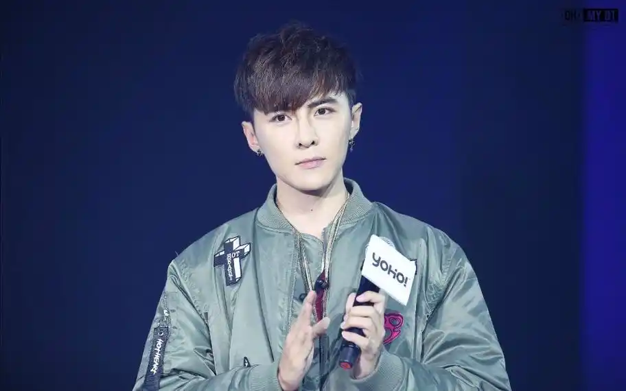 唐禹哲求完婚就塌房11年前未婚生子立单身人设耗尽了前任感情