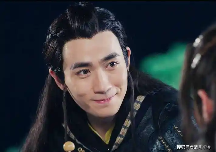 9位"桃花眼"男星,压不住的含情脉脉风流劲儿,看啥都像在放电_眼神