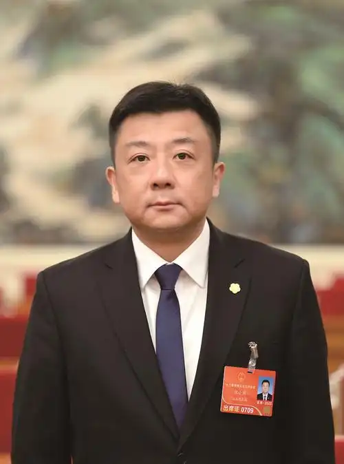 本报记者 吴胜 摄8日,全国人大代表,无锡市委书记杜小刚做客"新谢