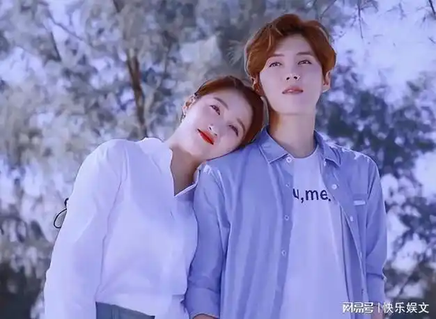 关晓彤清明不随鹿晗祭祖独自现身北京秀身材长腿抢眼气质高