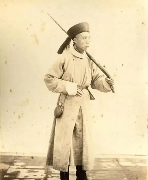 1894年前清朝官兵和日本士兵老照片中日甲午战争输赢一目了然