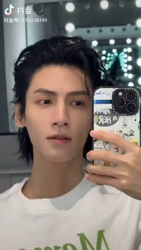 心在四川#罗云熙#(^_61)☆#罗云熙水龙吟#不关我顾雨簌的事的微博