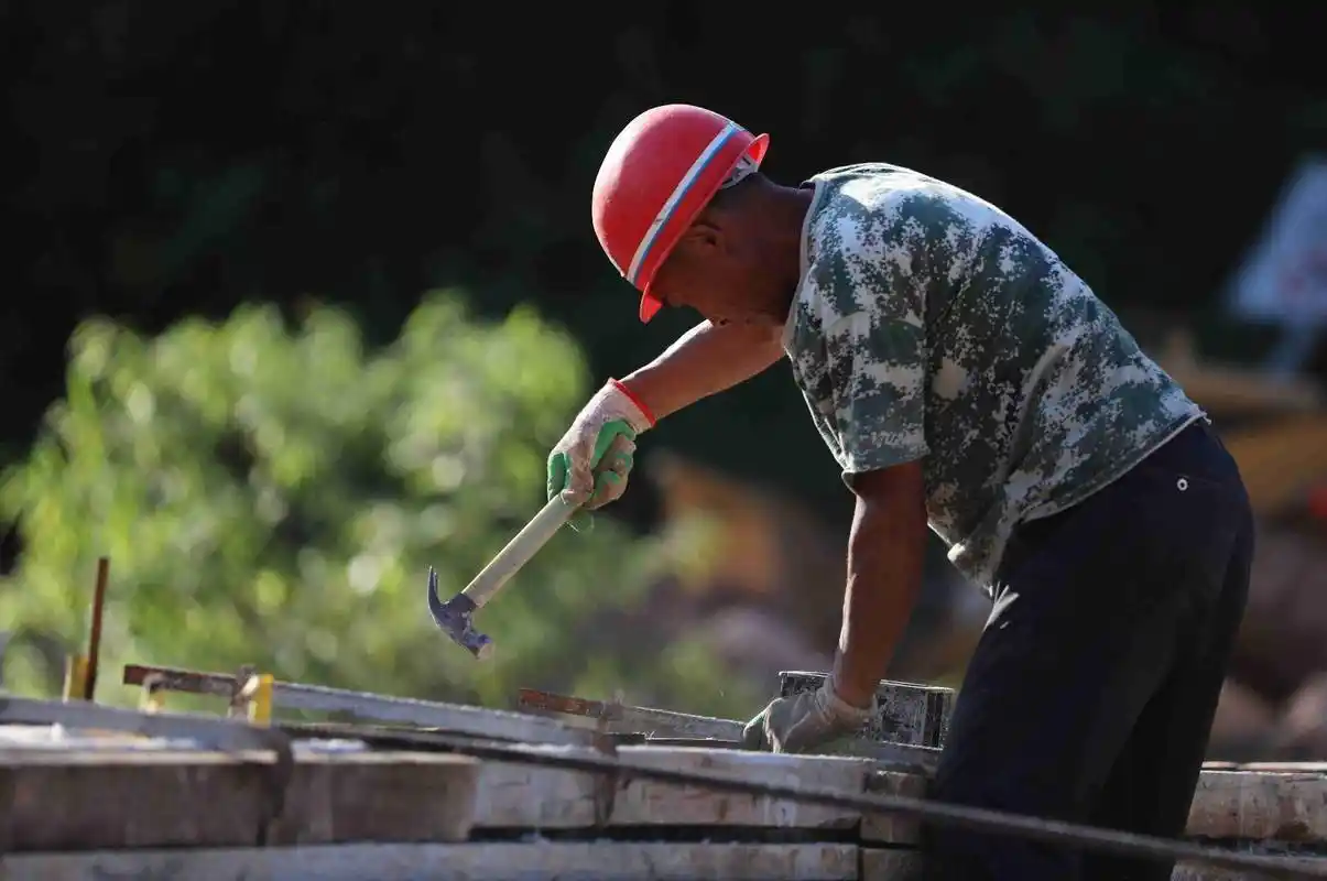 组图丨鹤峰:高温酷暑下的劳动者们