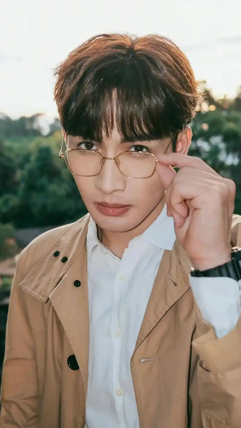 顺势而为 乘势而上#张彬彬 #两个人的小森林 #壁纸 - 抖音