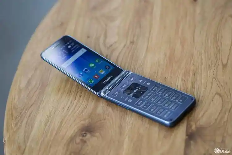 三星新推folder 2翻盖手机 浓浓复古风