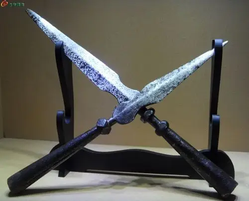 [欣赏] 清代 镔铁葫芦枪头 一对 请大家欣赏