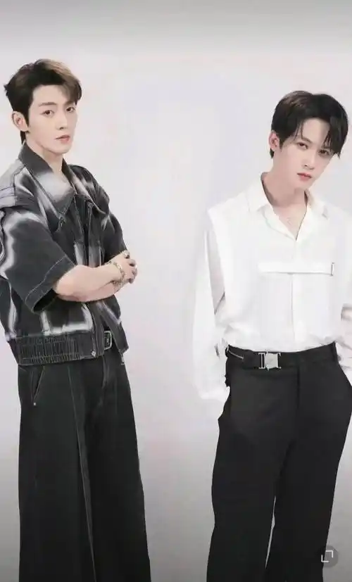 檀健次与邓为比身高,气场一米八!