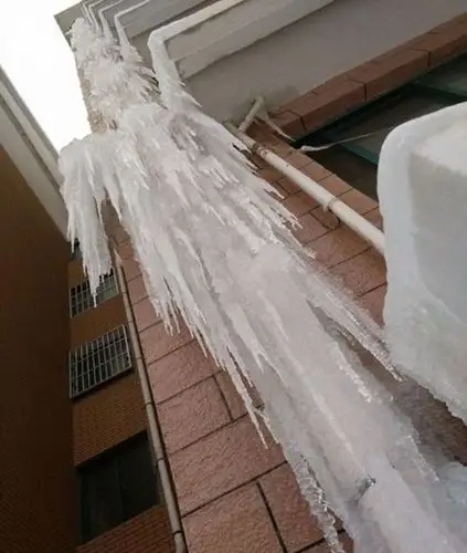 水管龙头都冻爆了高速路口封了"雨雪冰冻周"来临出个门跟进"冷宫"似的