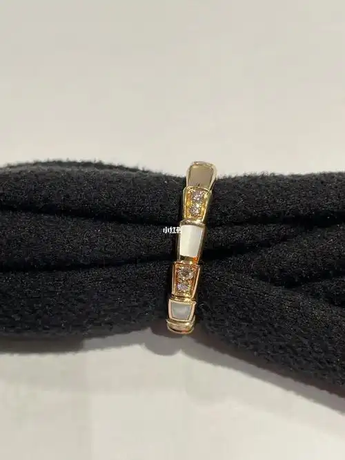 宝格丽蛇骨戒指