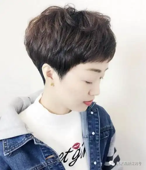 6月流行纹理短发