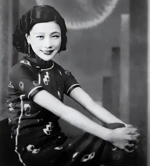 她是民国四大美女,事业风生水起,感情尽遇渣男,25岁吞药自尽