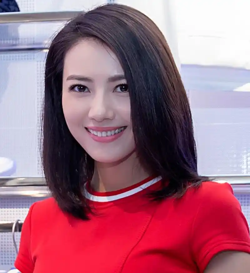 高圆圆的笑容好美,一颦一笑的样子,好迷人.