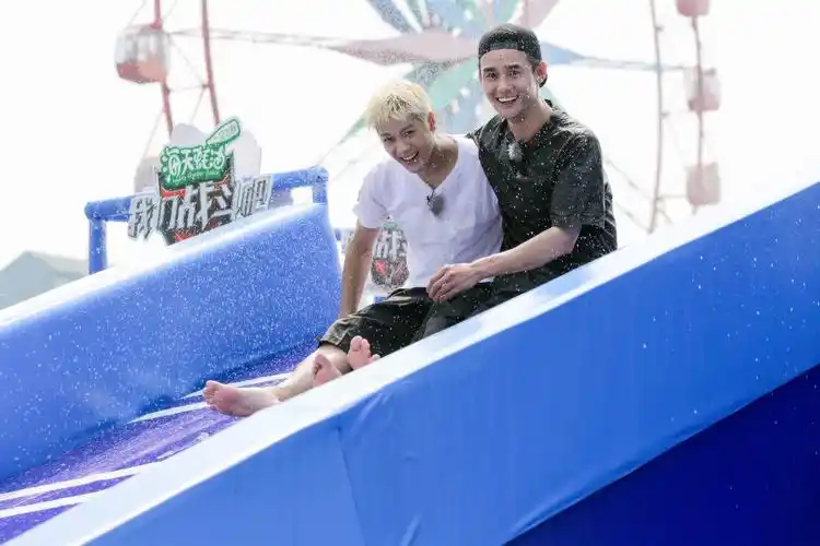 《我们战斗吧》是江苏卫视联合千足传媒共同打造的户外真人秀节目