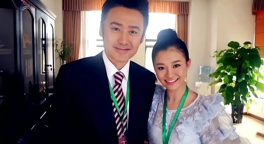 昔日叔圈扛把子,如今肥头大爷,因情乱退圈的吴秀波现状如何?