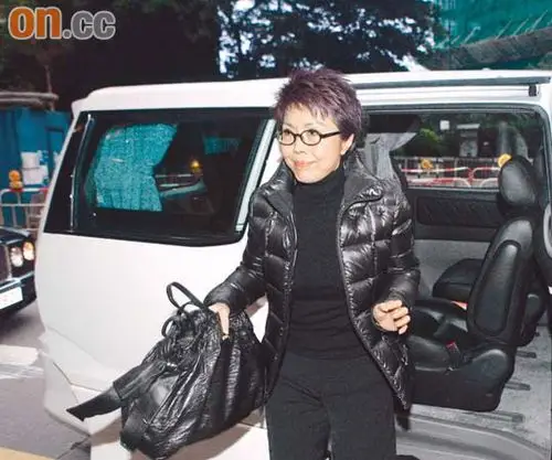 关菊英灵堂祭拜同性密友祖母(图)_影音娱乐_新浪网