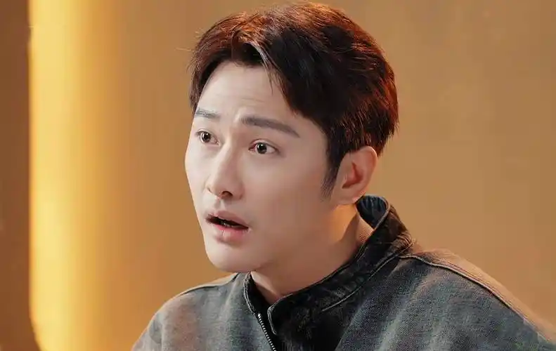 朱梓骁从直播带货领域又回到演员圈来找存在感了,他主动加入锦超这一