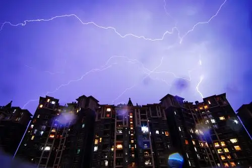 在一个狂风暴雨雷电交加之夜
