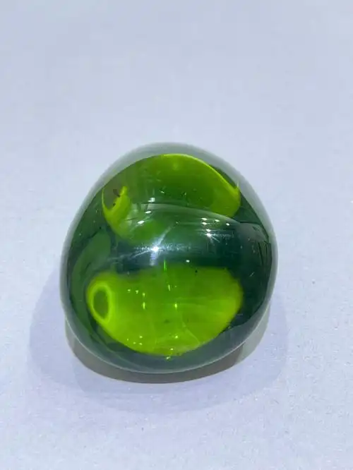 祖母绿色绿珀随形吊坠