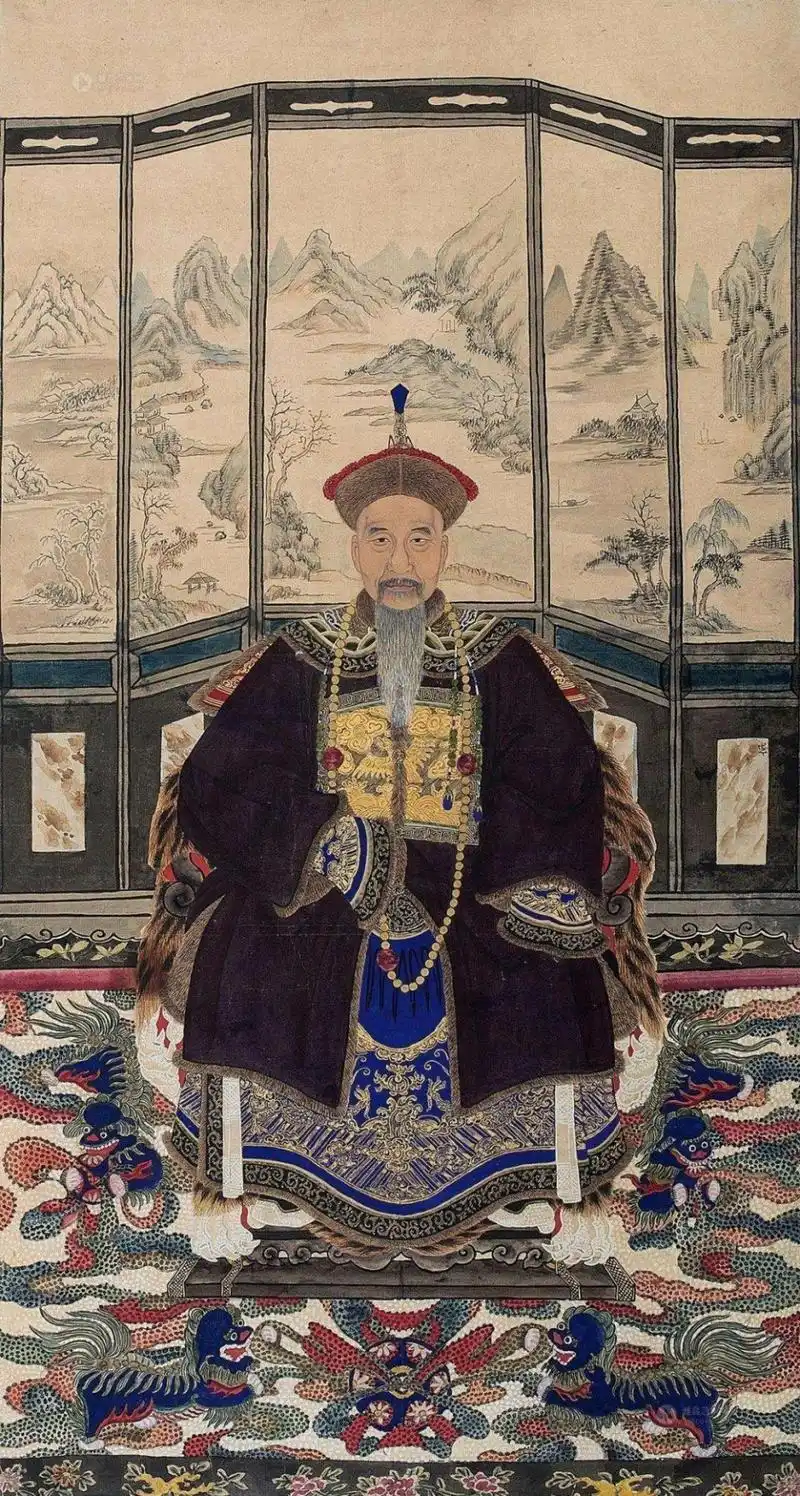 清朝官员见皇帝为何要把袖子翻下来