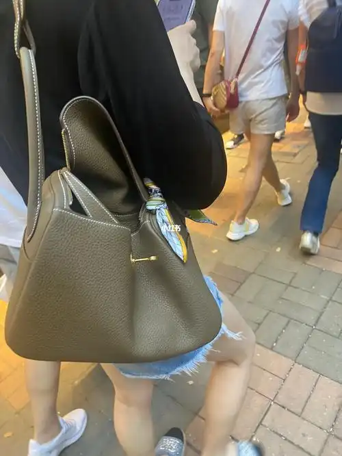 香港街拍爱马仕lindy