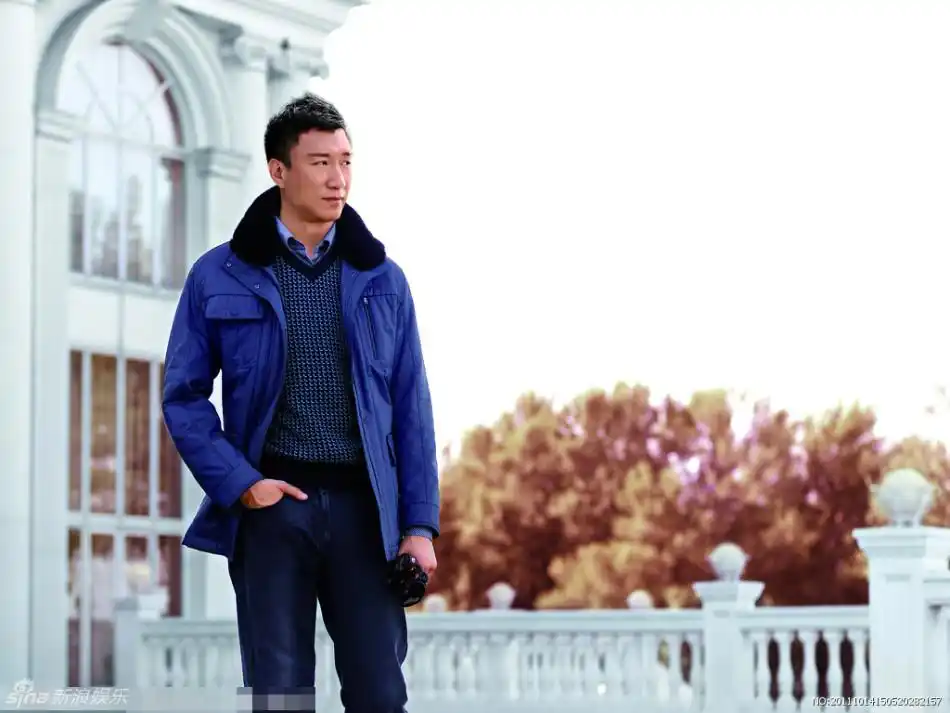 星衣神探高仓健引领硬汉范风衣墨镜超有型