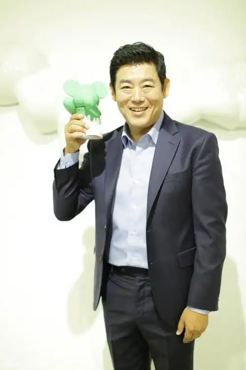 新浪娱乐讯 一组王诗龄,石头,天天和韩国影星成冬日及其儿子成俊一起