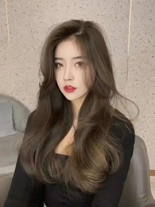 这款绝对是冷色中最高级的一款发色啦显白质感发色推荐大家#显白的发