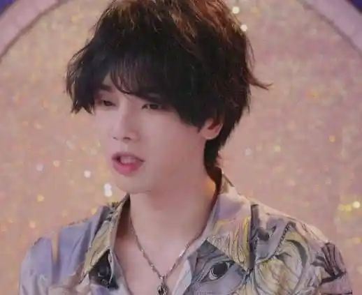 当华晨宇换上女装之后变身长发眼镜妹粉丝这是什么天仙