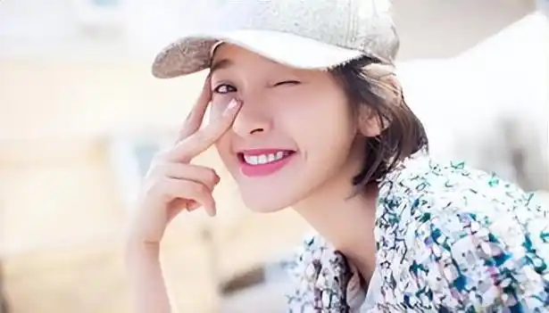 唐艺昕虽然那时刚刚开始面对镜头,灵气却是十分充沛的.