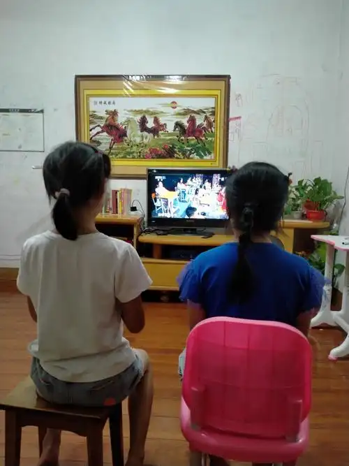 端端正正看电视难得一次