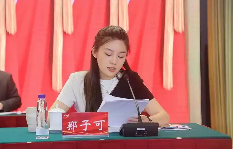 郑子可:一边主持《朝闻天下》,一边当选为东城区青联新一届委员_严於