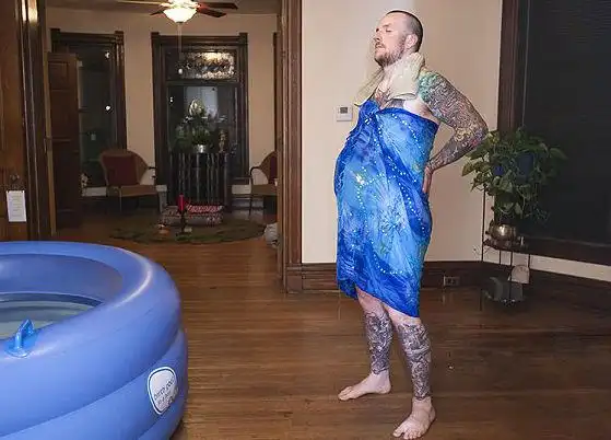 美男子拍怀孕生子日历叹孕妇不易图