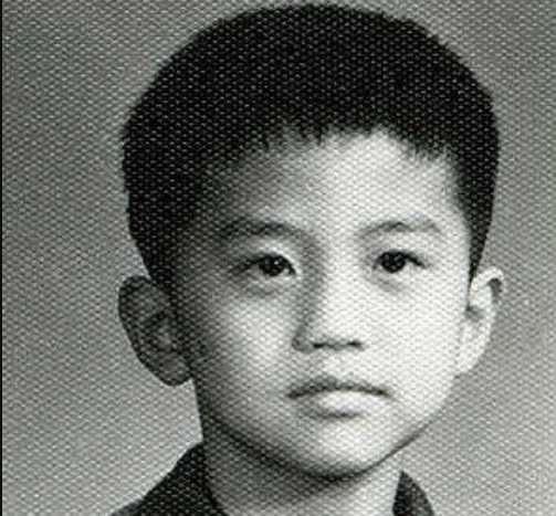 明星小时候的照片:如果我不说这是邓超你能认出来吗,哈哈,其实小时候