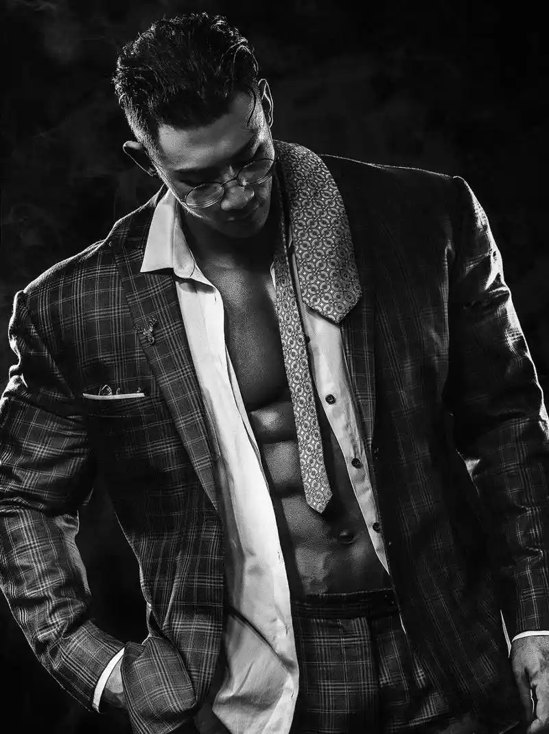 中国健美第一人鹿晨辉,肌肉维度真劲爆,人称"中国第一巨兽"