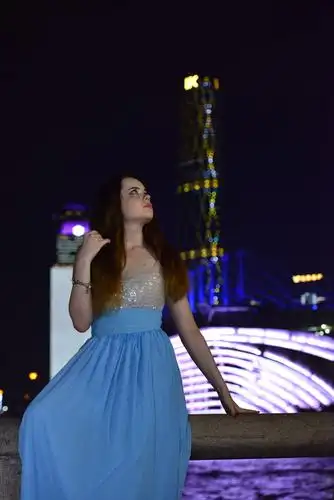 夜迷离(广州塔小蛮腰外拍夜景人像作品一)～杨郁(alan)摄.