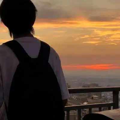 黄昏男生头像,说不出如斯寂寞表情的男生