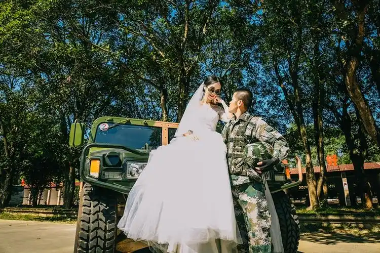 军恋兵哥哥的这组军营婚纱照太招人嫉妒