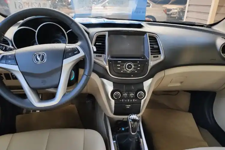 长安 逸动 2015款 1.6l 手动豪华型 国iv